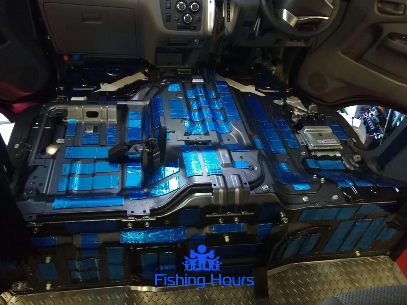 Nv350 Vx 釣り車カスタム記録 デッドニング 断熱 前席シート下 床面 Fishing Hours